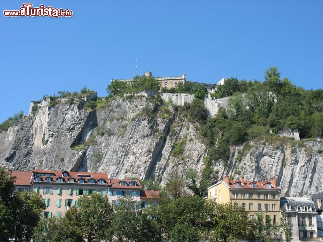 Immagine La fortezza di Grenoble dalla partenza della teleferica, Francia.