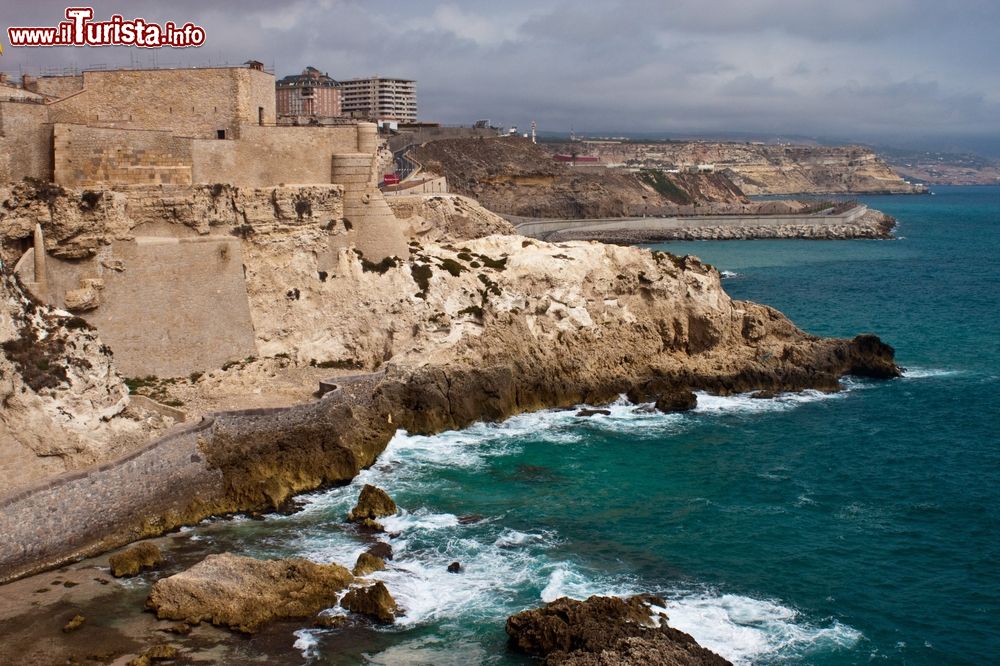 Immagine La fortezza di Melilla, Spagna. A fortificare questa cittadina fu nel 926 il califfo di Cordova Abd al-Rahman III°.