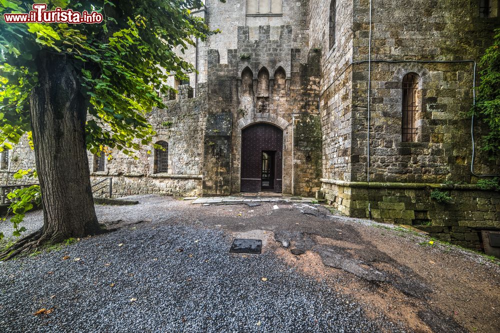 Immagine La fortezza di Montepulciano, Toscana, Italia. Questa splendida costruzione architettonica che sovrasta la città si trova a pochi passi da Piazza Grande. Dalle sue stanze e dai giardini si possono ammirare i panorami della Valdichiana e della Valdorcia sino al lago Trasimeno.