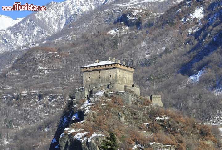 Immagine La fortezza di Verres sulle alpi in Valle d'Aosta - © Stefano Panzeri / Shutterstock.com