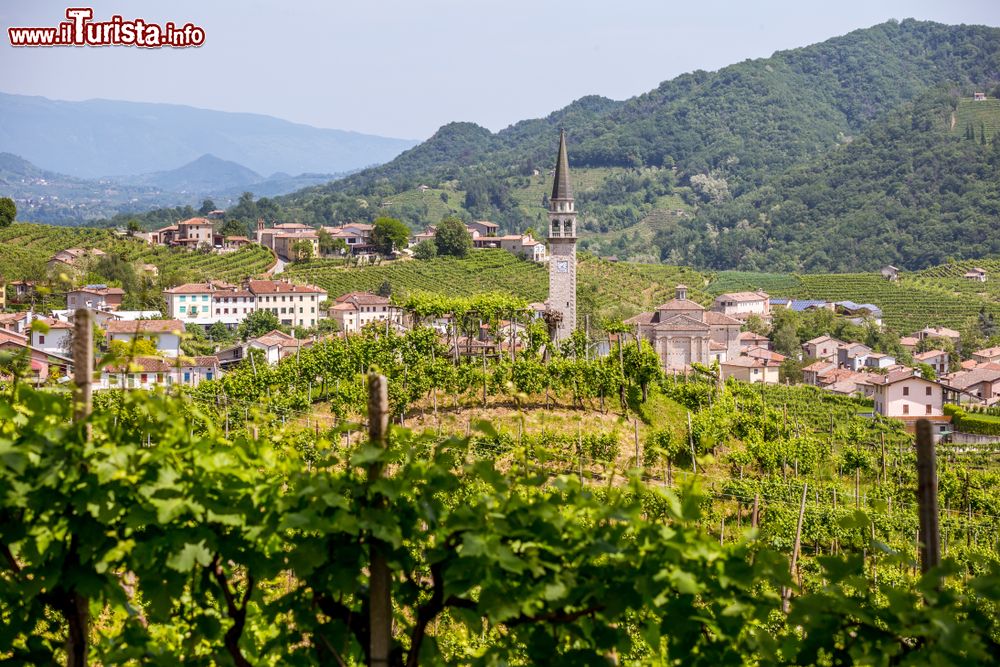 Immagine La frazione di Guia nel comune di Valdobbiadene in Veneto.