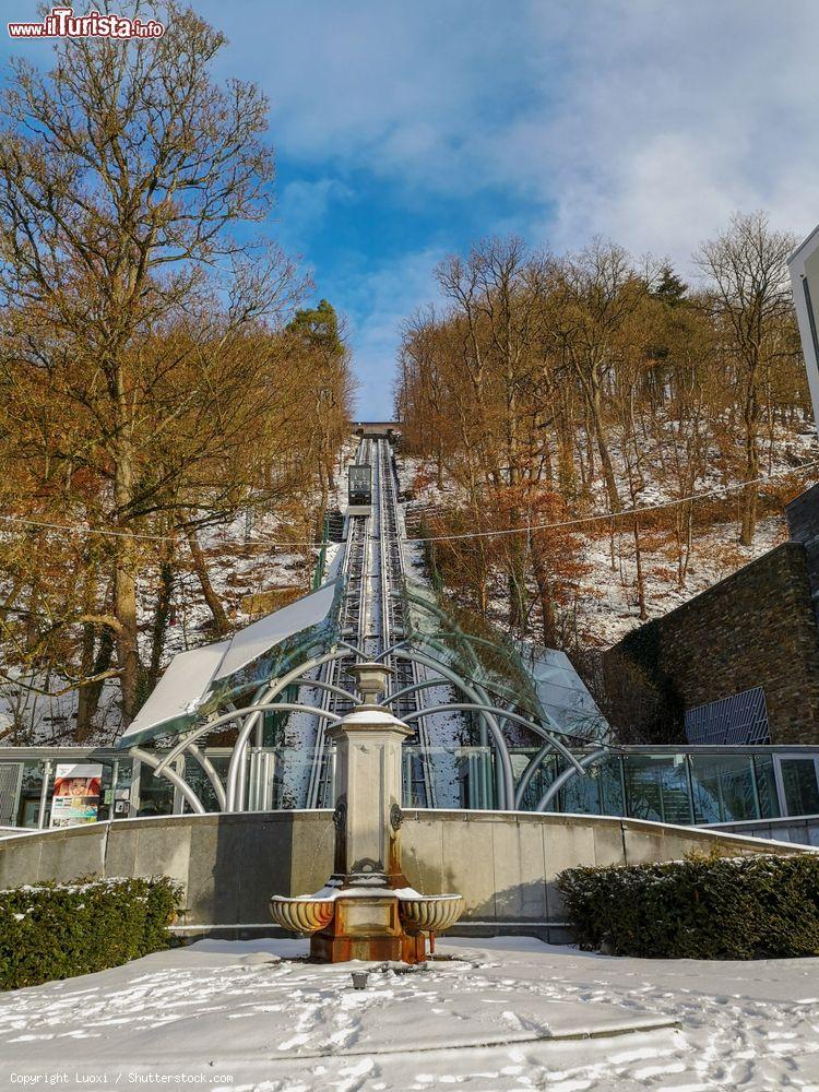 Immagine La funivia di Spa (Belgio) collega il centro città con le principali terme. E' la località termale più antica d'Europa tanto che il suo nome è stato scelto per indicare proprio queste acque curative - © Luoxi / Shutterstock.com