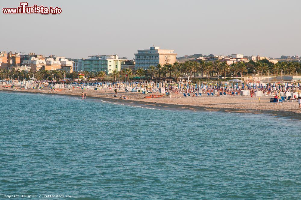 Immagine La gigantesca spiaggia di Civitanova Marche una delle più estese della regione - © Buffy1982 / Shutterstock.com