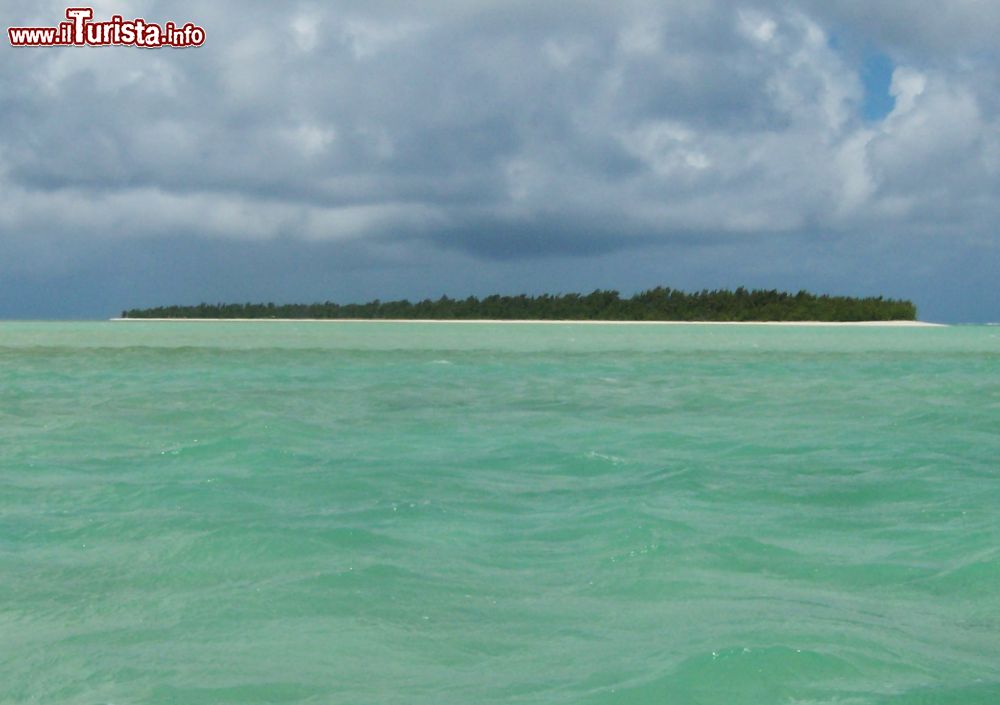 Immagine La Ile aux Cocos al largo delle coste occidentali di Rodrigues, l'isola del gruppo di Mauritius - © B.navez - CC BY-SA 3.0, Wikipedia