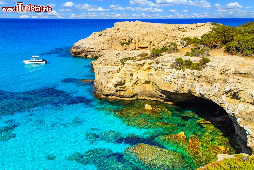 Immagine La Laguna Blu, una delle attrazioni di Polis, villaggio di Cipro