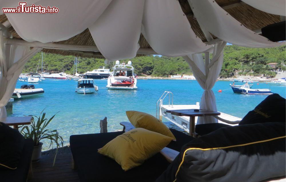 Immagine La laguna Vingradisce a Palmizana isola di Saint Klement (San Clemente) in Dalmazia - © TMP_An_Instant_of_Time / Shutterstock.com