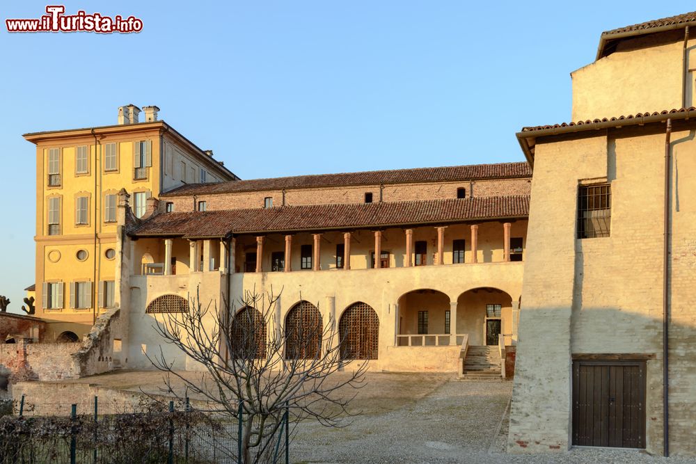 Immagine La Loggia dell'Abbazia di Morimondo vicino a Milano, Lombardia