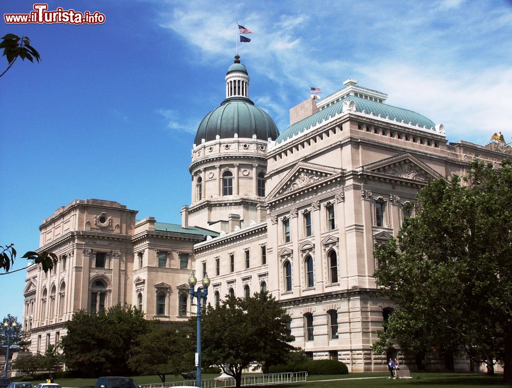 Immagine La maestosa cupola dell'Indiana State Capitol di Indianapolis, USA. E' stato costruito in calcare e quercia bianca.