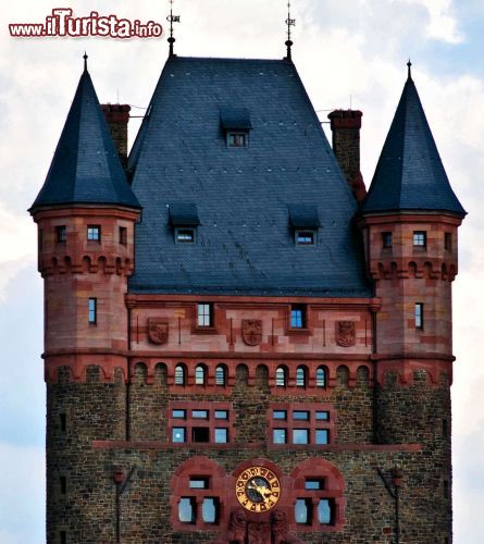 Immagine La maestosa Nibelungenturm sul ponte che attraversa il fiume Reno nella città di Worms, Germania. Si tratta di una torre alta 53 metri costruita nel 1900 secondo i canoni dello stile dei Nibelunghi  © irish1983 / Shutterstock.com