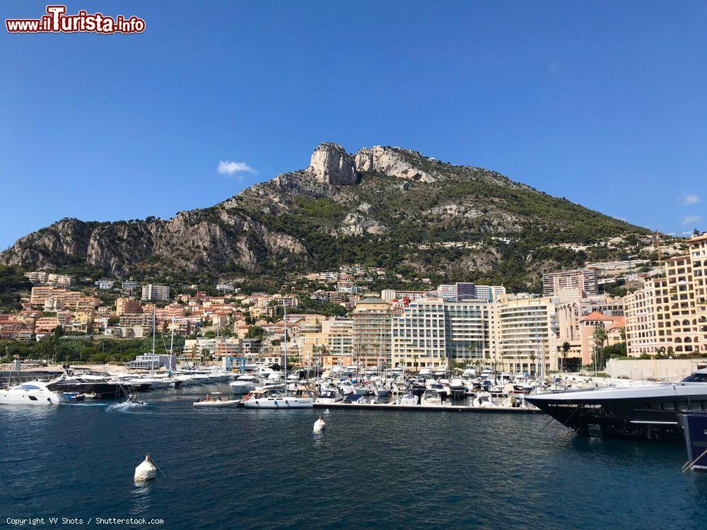 Immagine La marina di Cap d'Ail, Francia: barche e yachts ormeggiati al porto - © VV Shots / Shutterstock.com