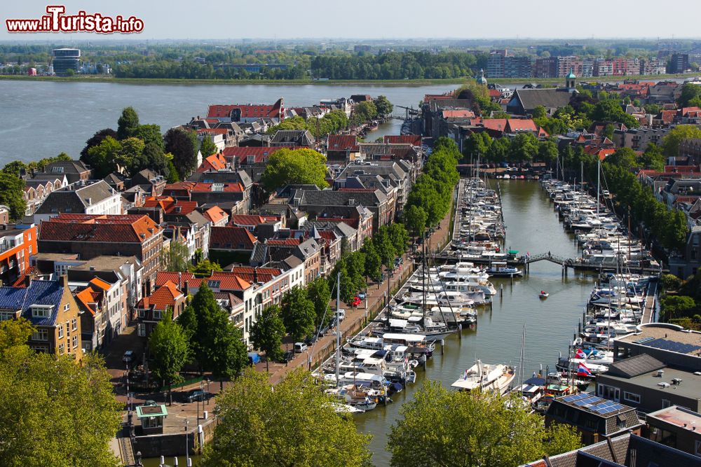 Immagine La Marina di Dordrecht in Olanda, fotografata dal campanile dalla Chiesa di Nostra Signora