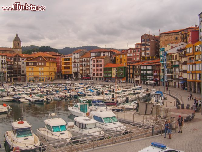 Immagine La marina e il centro di Deba, Paesi Baschi, Spagna