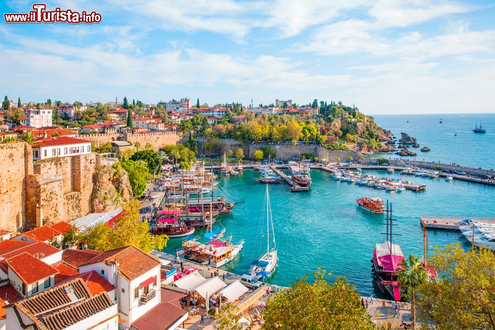 Immagine La marina e la vecchia città di Kaleici a Antalya, Turchia.