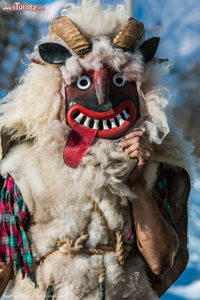 Immagine La maschera del Carnevale di Dreznica: si chiama Ta grdi. - © Xseon / Shutterstock.com