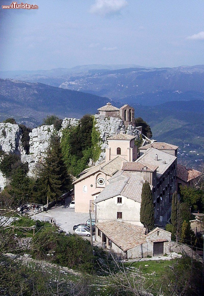 Immagine La Mentorella di Guadagnolo, complesso religioso nel territorio di Capranica Prenestina nel Lazio Di rgiannotti1, CC BY-SA 3.0, Collegamento