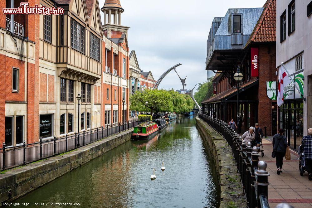 Immagine La moderna scultura in acciaio e alluminio sul fiume Witham a Lincoln, Inghilterra - © Nigel Jarvis / Shutterstock.com