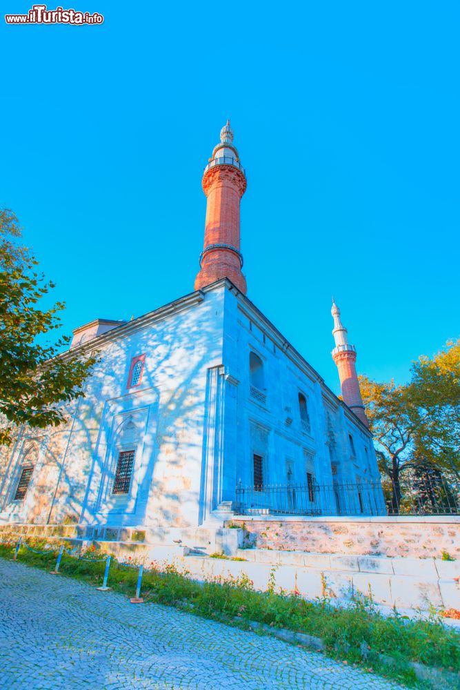 Immagine La Moschea Verde di Bursa, Turchia. Costruita nel 1424, è decorata con piastrelle blu e verdi che ne hanno ispirato il nome.