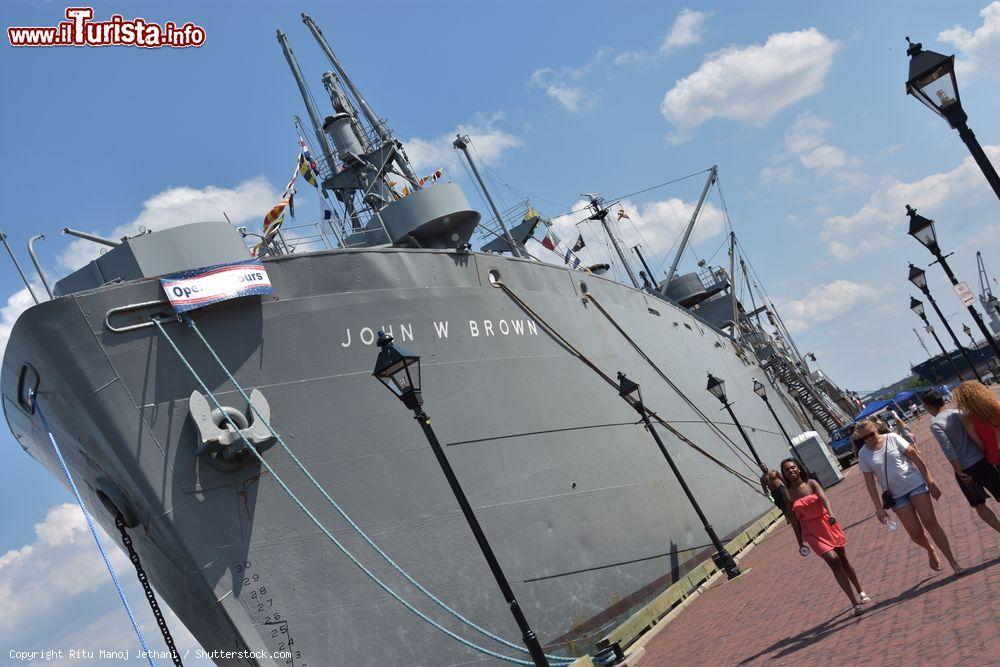 Immagine La nave da carico SS John W Brown a Baltimora, Maryland. E' una delle due navi rimanenti della classe Liberty ancora esistenti; oggi ospita un museo ed è situata al Dundalk Marine Terminal nel porto di Baltimora - © Ritu Manoj Jethani / Shutterstock.com
