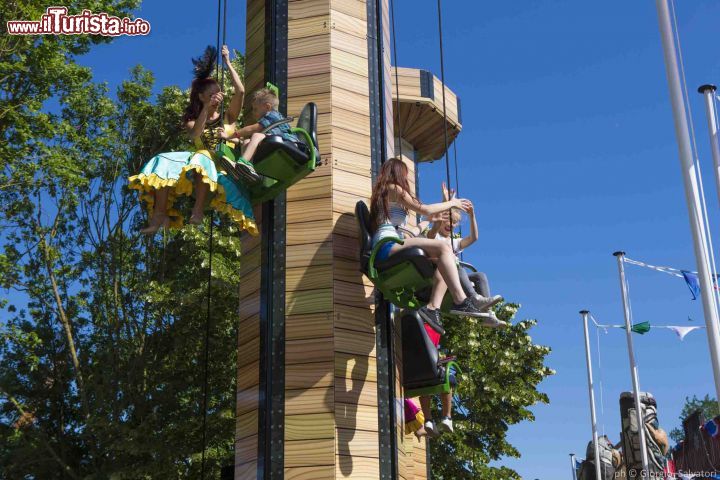 Immagine La nuova attrazione di Geronimo a Mirabilandia, Emilia Romagna, Italia. E' adatta a tutte le famiglie grazie alle due torri che emulano due totem in pieno stile indiano. A bordo di particolari sedute si potrà, tramite una corda, risalirne la vetta dando vita a una vera e proria sfida vinta da chi raggiungerà la cima più velocemente. Un'attrazione pensata per garantire adrenalina ai più piccoli e divertimento agli adulti.