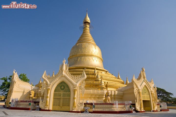 Immagine La pagoda Maha Wizara a Yangon, Myanmar. Costruita nel 1980, custodisce reliquie fonite dal re del Nepal  - © Mikhail Nekrasov / Shutterstock.com