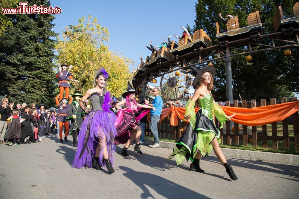 Immagine La parata di Halloween a Leolandia, il parco giochi della Lombardia