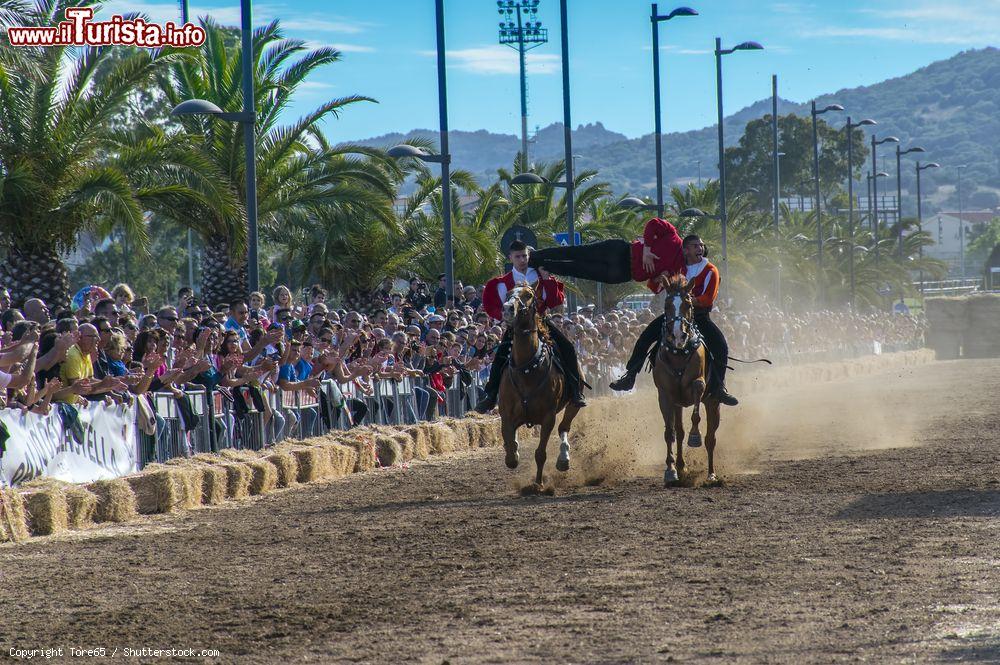 Immagine La Pariglia al Palio delle Stelle di Olbia durante le feste di San Simplicio a metà maggio - © Tore65 / Shutterstock.com