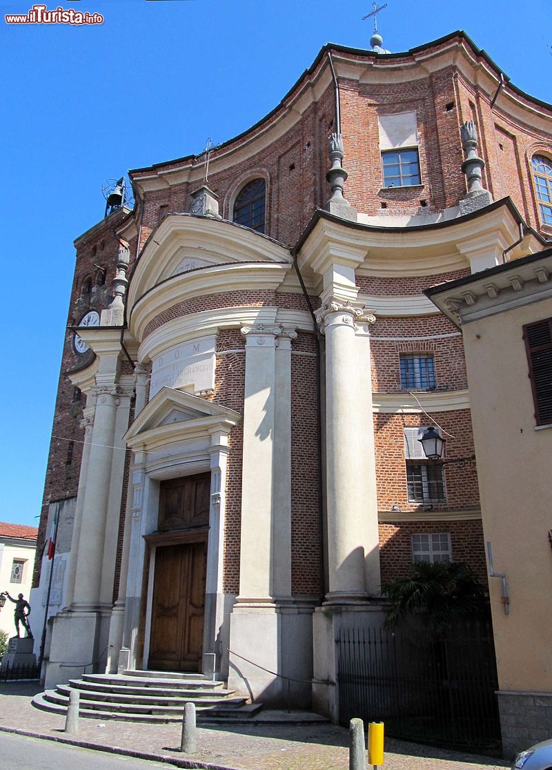 Immagine La parrocchiale di San Michele Arcangelo a Borgo d ale - © F Ceragioli - CC BY-SA 3.0, Wikipedia