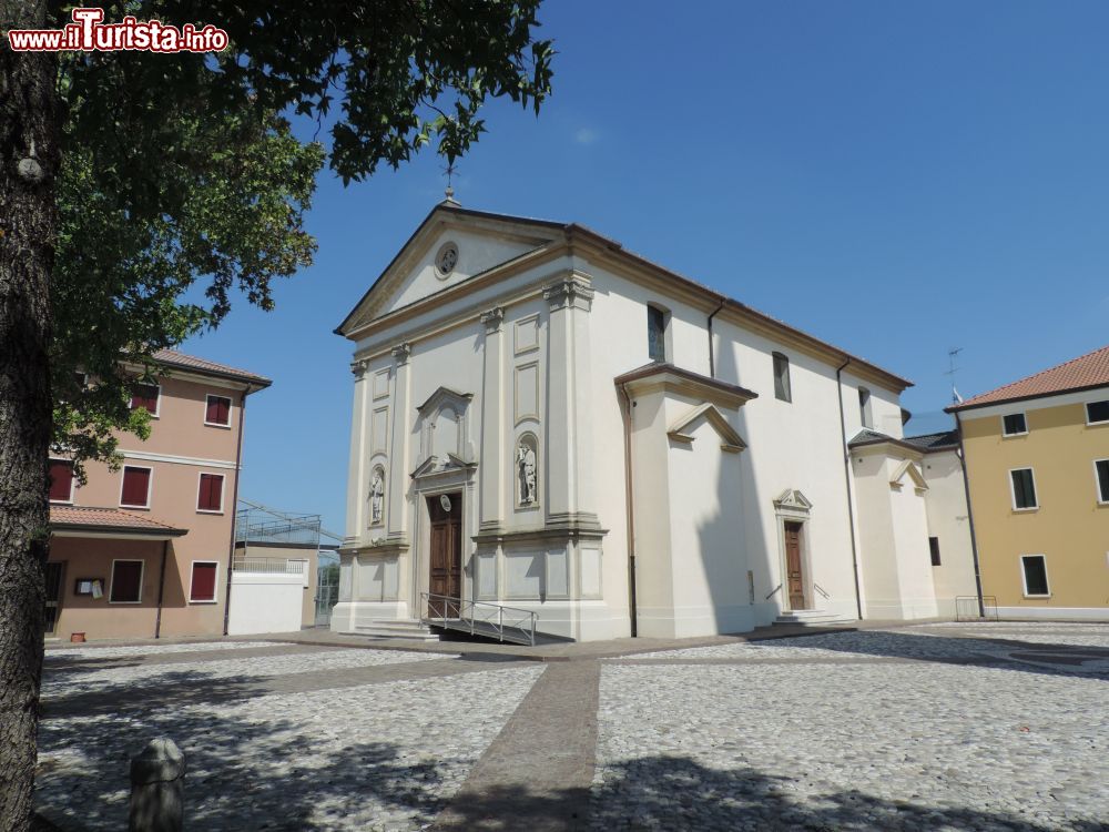 Immagine La Parrocchiale di Scandolara a Zero Branco  in Veneto - © Marmelot, CC BY-SA 4.0, Wikipedia