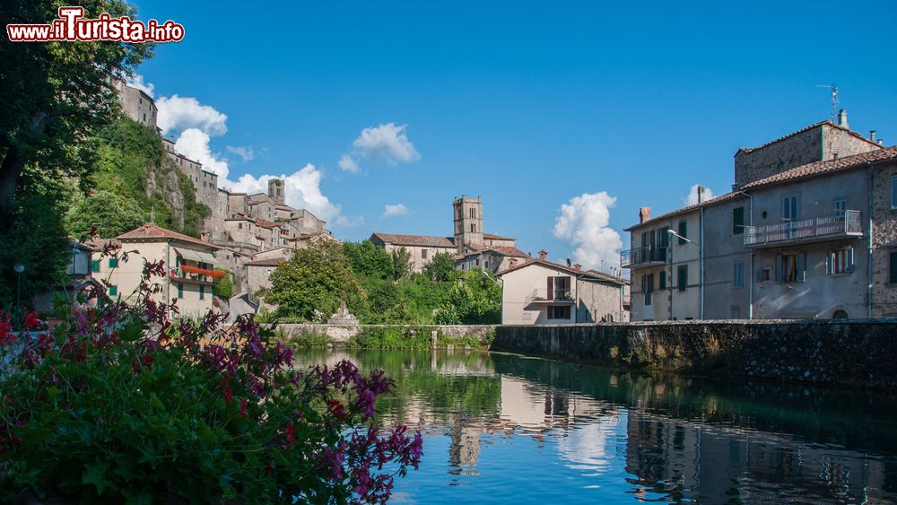 Immagine La Peschiera, il lago formato dalle acque del fiume Fiora si trova a Santa Fiora in provincia di Grosseto, Toscana