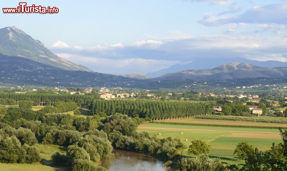 Immagine La pianura del fiume Volturno nella zona di Castel Campagnnano in Campania