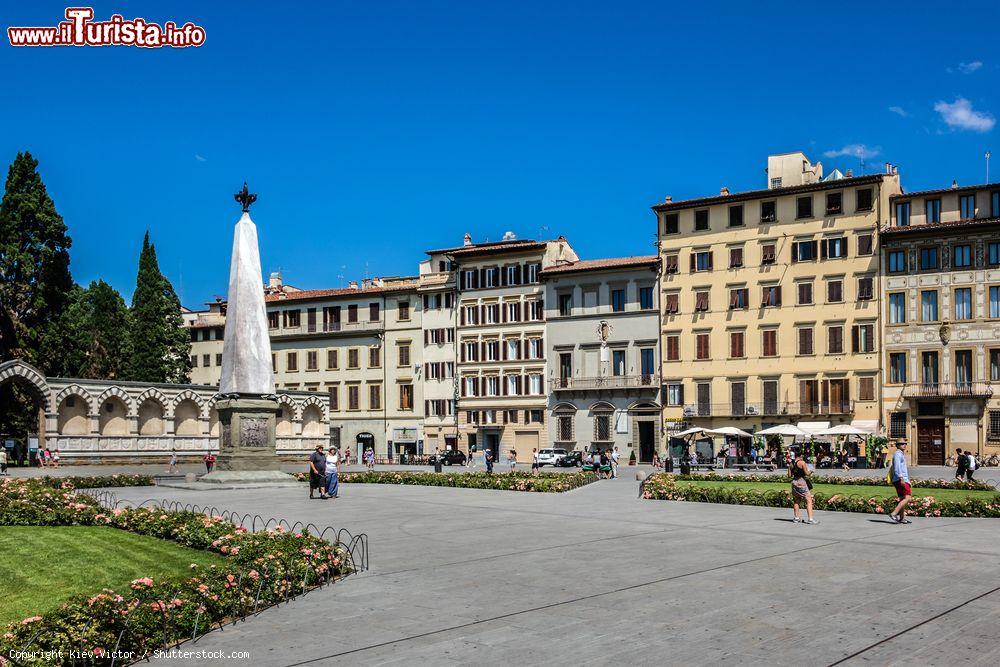 Immagine La piazza antistante alla basilica di Santa Maria Novella, a fianco della Stazione Centrale di FIrenze, fotografata in una splendida giornata di sole, Toscana - © Kiev.Victor / Shutterstock.com