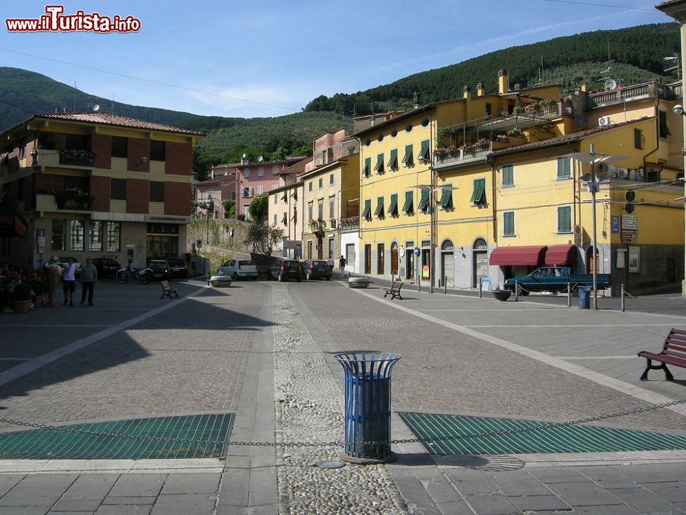 Immagine La piazza centale di Buti in Toscana - © Sailko, CC BY-SA 3.0, Wikipedia