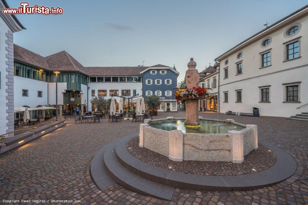 Immagine La piazza centrale della frazione di San Michele ad Appiano in Trentino Alto Adige - © Pawel Gegotek / Shutterstock.com