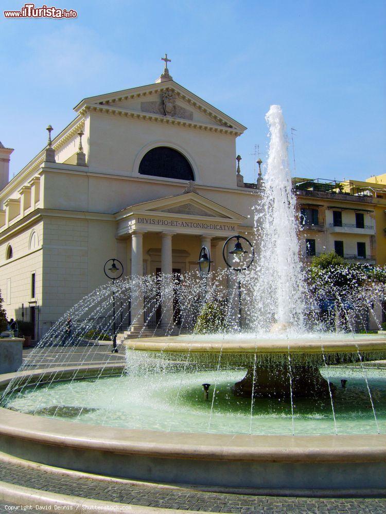 Immagine La piazza centrale di Anzio, la città della costa sud di Roma, nel Lazio - © David Dennis / Shutterstock.com