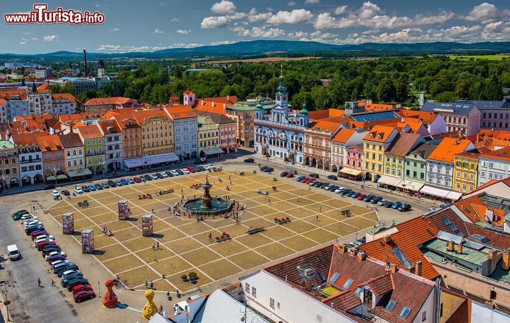 Immagine La piazza centrale di Ceske Budejovice fotografata con il drone. Siamo in Boemia, Repubblica Ceca - © Botond Horvath / Shutterstock.com