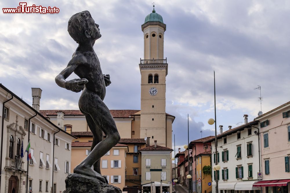Immagine La piazza centrale di Cormons in Friuli Venezia Giulia
