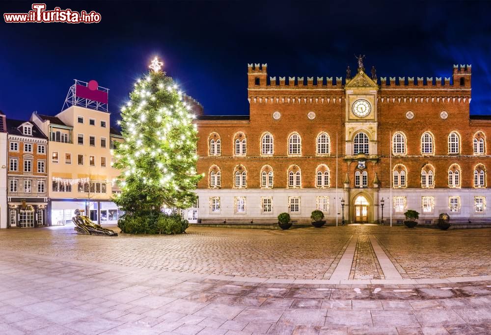 Immagine La piazza centrale di Odense durante il periodo di Natale, Danimarca.
