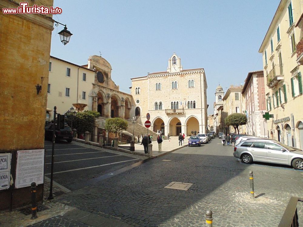 Immagine La piazza centrale di Priverno nel Lazio - © Itto Ogami, CC BY 3.0, Wikipedia