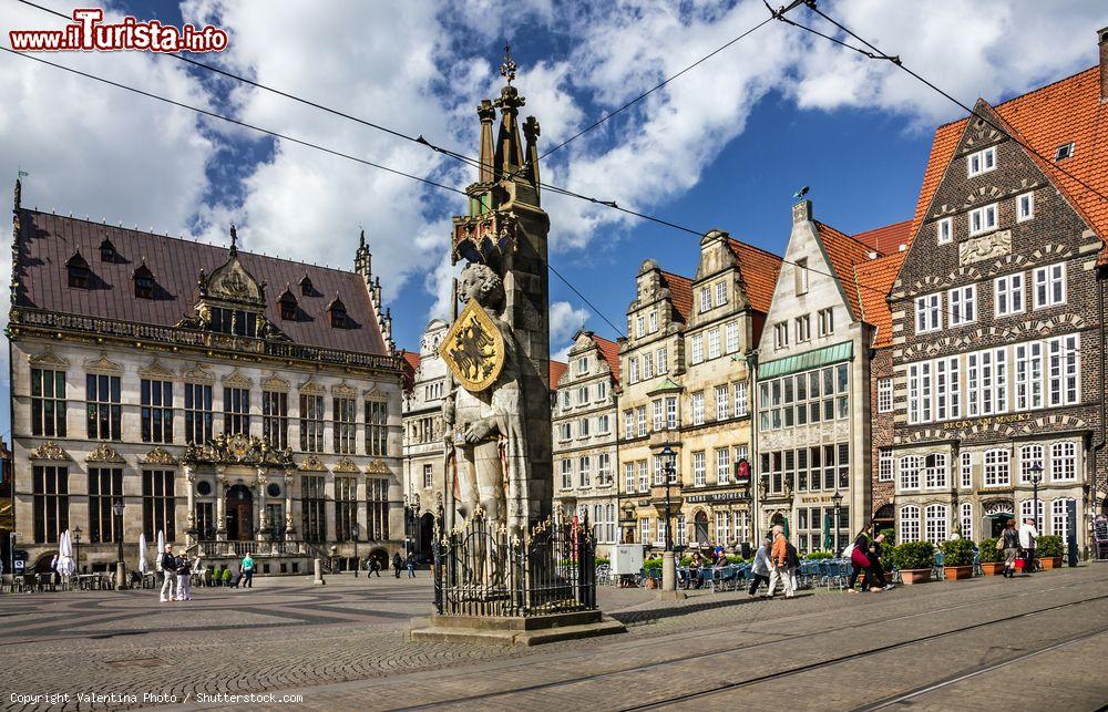 Immagine La piazza del Mercato in centro a Brema in Germania - © Valentina Photo / Shutterstock.com