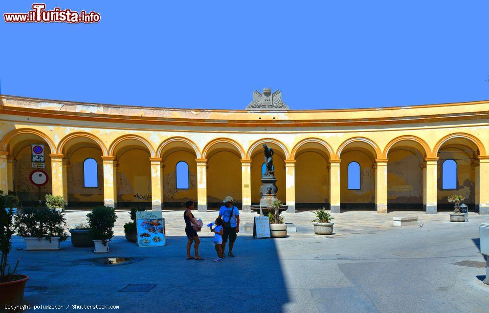 Immagine La piazza del vecchio Mercato del Pesce di Trapani in Sicilia - © poludziber / Shutterstock.com