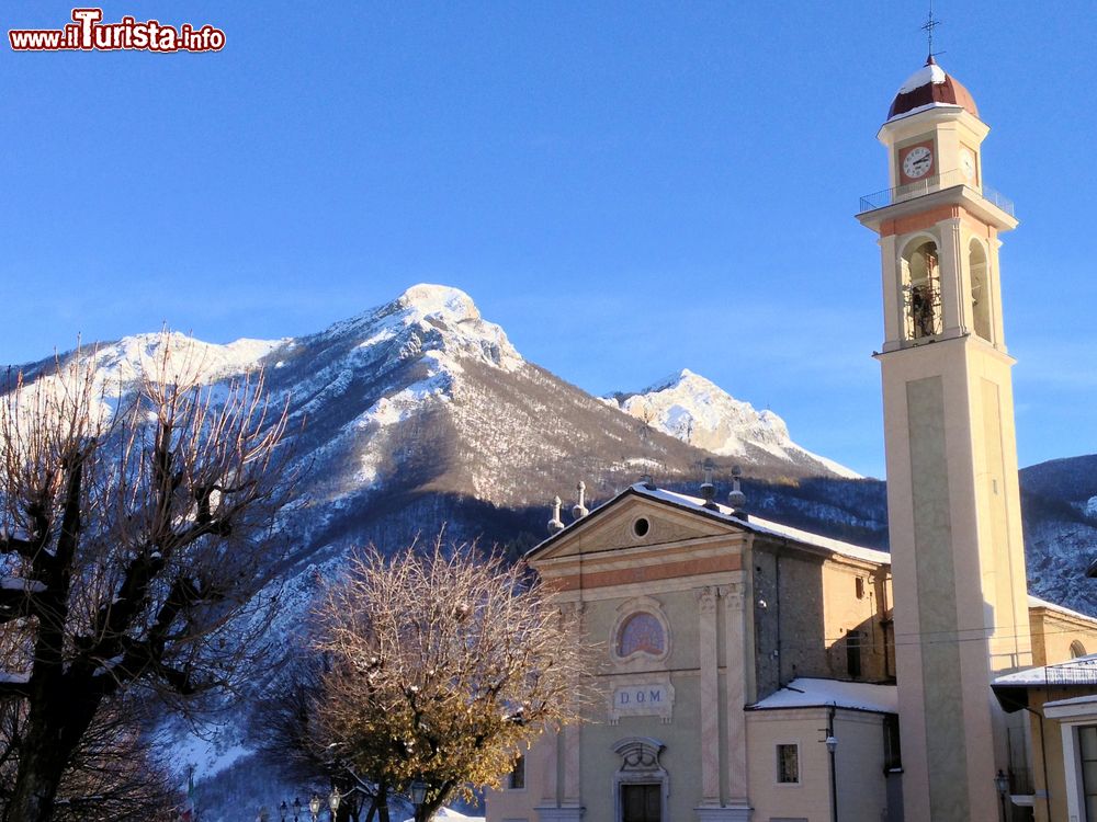 Immagine La piazza di San Martino a Valdieri in Piemonte