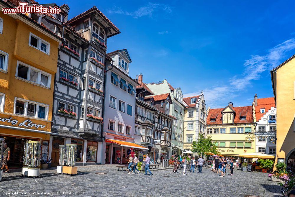 Immagine La piazza principale della città di Lindau durante un fine settimana, Germania - © Eduard Valentinov / Shutterstock.com