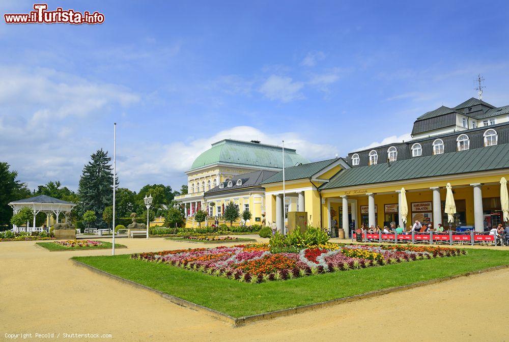 Immagine La piazza principale di Frantiskovy Lazne, Repubblica Ceca. Un bel panorama di Piazza della Pace. Il centro cittadino è riserva architettonica inserita nell'elenco dei probabili siti Unesco - © Pecold / Shutterstock.com