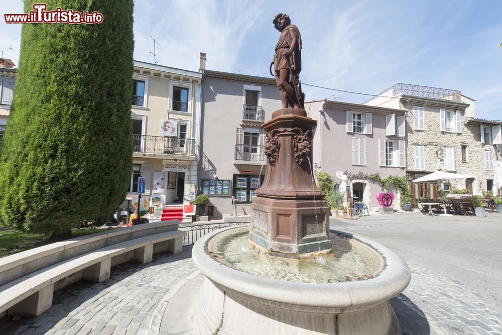 Immagine La piazza principale di Mougins in Francia