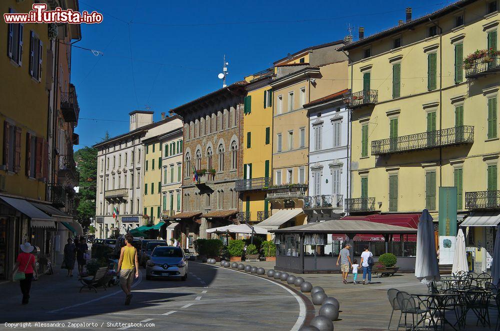 Immagine La piazza principale di Porretta Terme in Emilia-Romagna - © Alessandro Zappalorto / Shutterstock.com