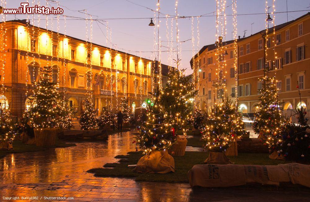 Immagine La piazza principale di San Severino Marche durante il Natale - © Buffy1982 / Shutterstock.com