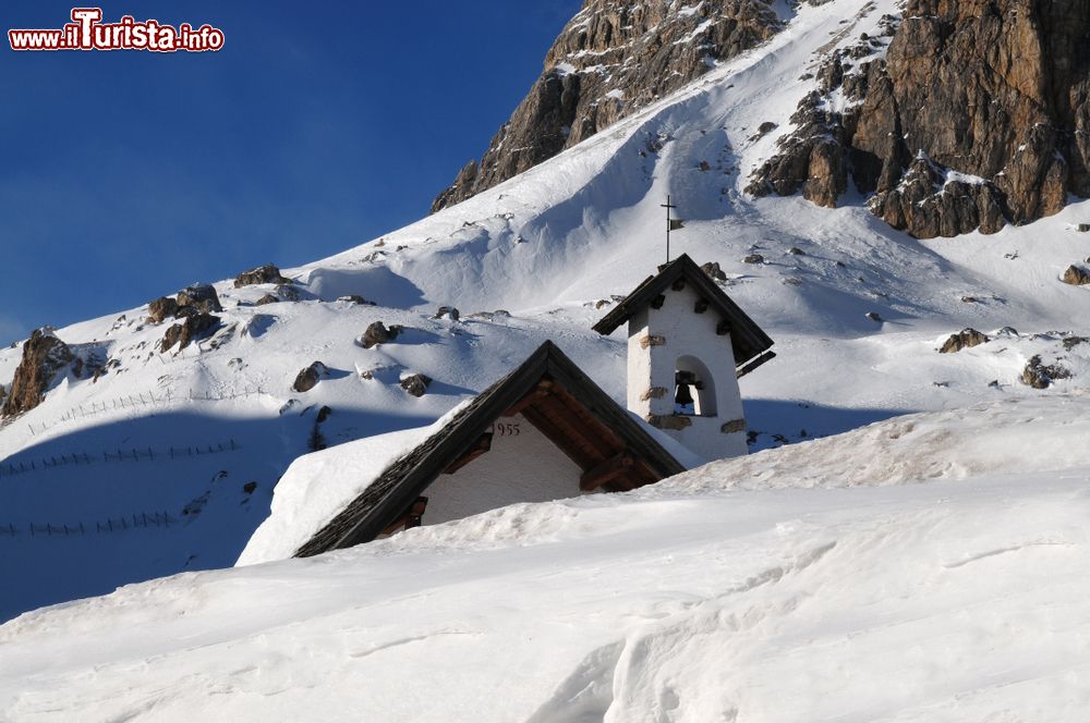 Immagine La piccola chiesetta al Passo Falzarego nei pressi di Cortina d'Ampezzo, Veneto.