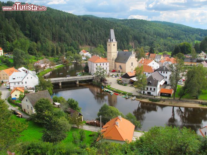 Immagine La piccola città di Rozmberk nad Vltavou, Repubblica Ceca. Per anni lasciata al di fuori delle tradizionali rotte del turismo, da qualche decennio questa cittadina è una delle mete più visitate da chi si sposta dall'Austria sino alle più ambite località della Repubblica Ceca