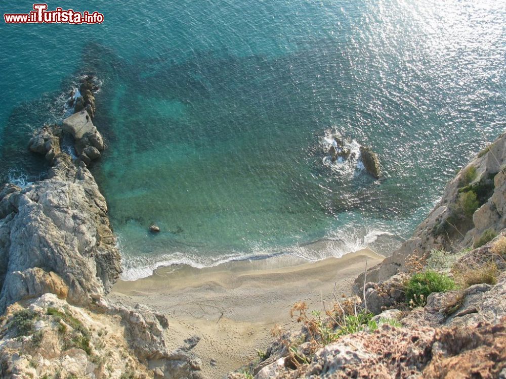 Immagine La piccola spiaggia di Punta Crena a Varigotti in Liguria  - ©  Lsw / panoramio