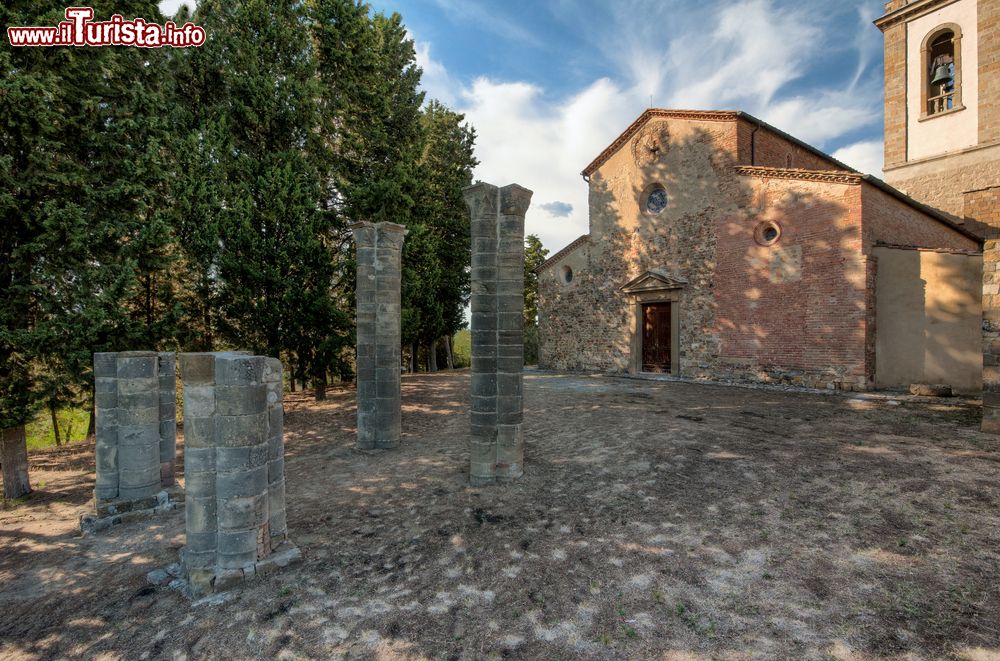 Immagine La pieve romanica di Sant'Appiano nei pressi di Barberino Val d'Elsa, Toscana: ha origini etrusche ed è la chiesa più antica del Chianti.